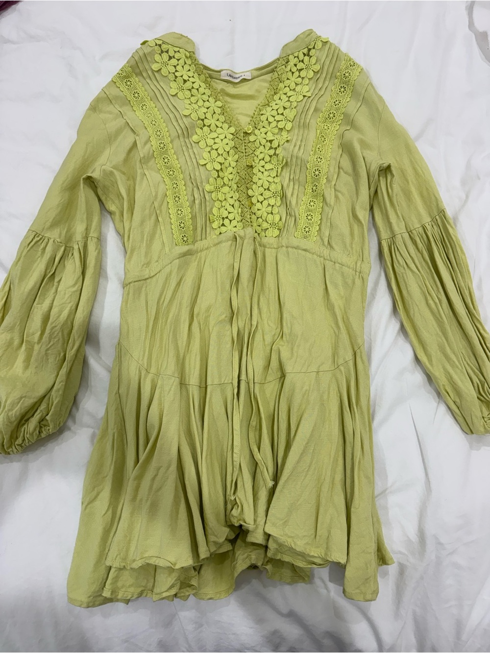 Long Sleeve V-Neck Floral Lace Tunic Dress in Light Lime